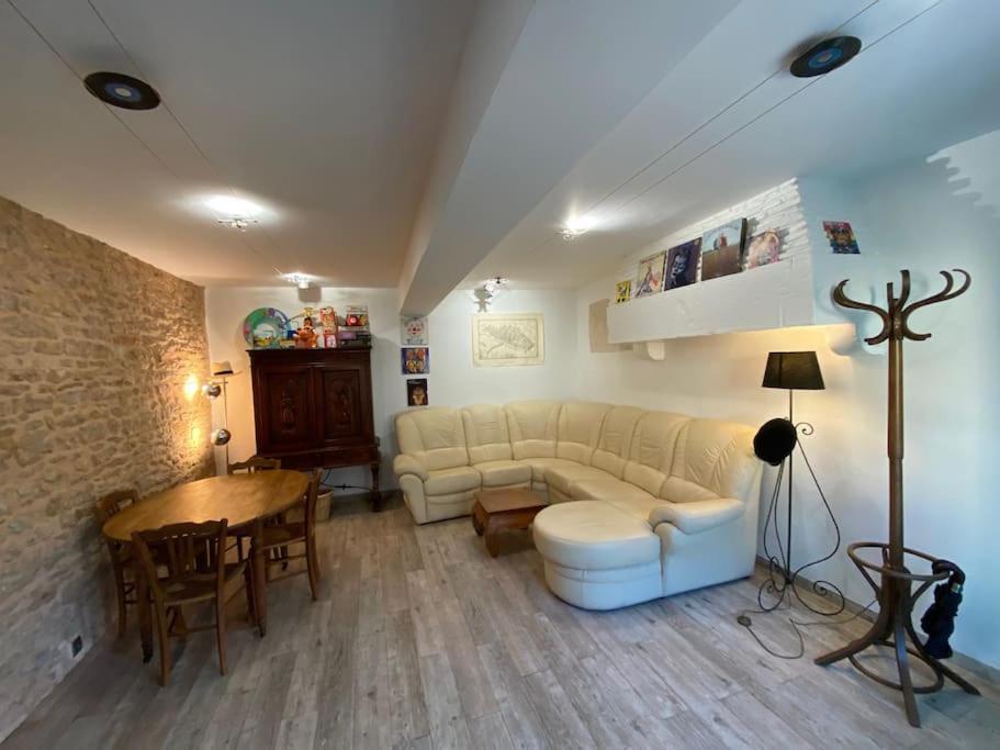 Au Lavoir Vinzelles Bagian luar foto